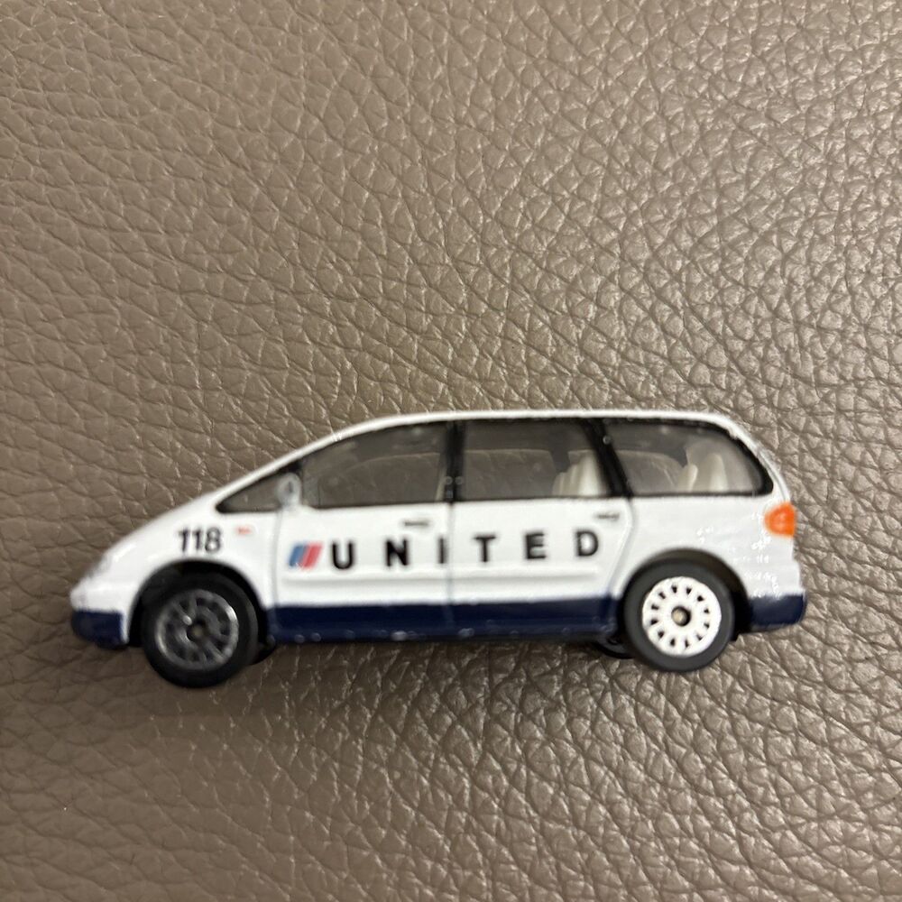 Realtoy 1/64 Ford Galaxy Minivan United Airlines shuttle 118